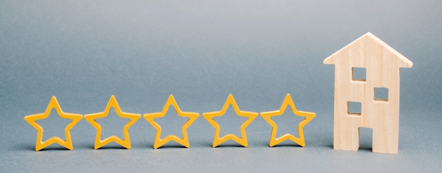 five-stars-and-a-wooden-house-on-a-gray-background-2025-03-18-19-38-17-utc five-stars-and-a-wooden-house-on-a-gray-background-2025-03-18-19-38-17-utc